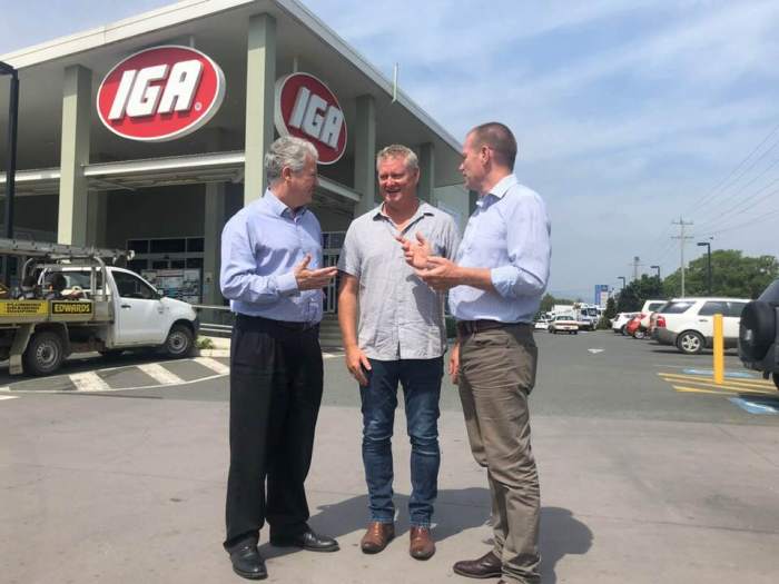 Adam in Tweed with Country Labor's Craig Elliot, talking with local residents and small business operators who have been hit with massive increases in electricity costs over the past few years.